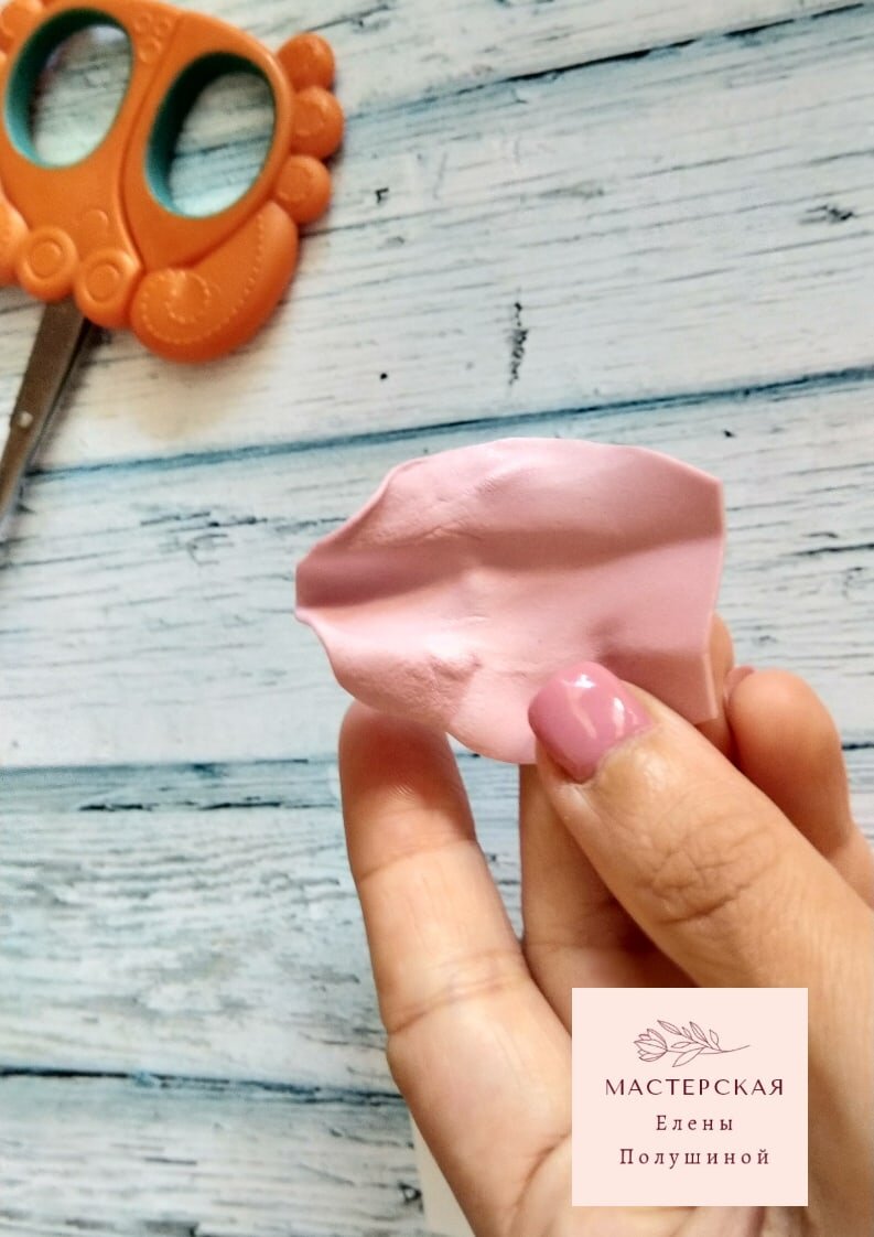 придаем форму  всем лепесткам