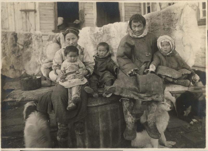 Редкие фото жителей архипелага Новая Земля, снятые в 1920 во время 1-й арктической экспедиции СССР на шхуне Шарлотта