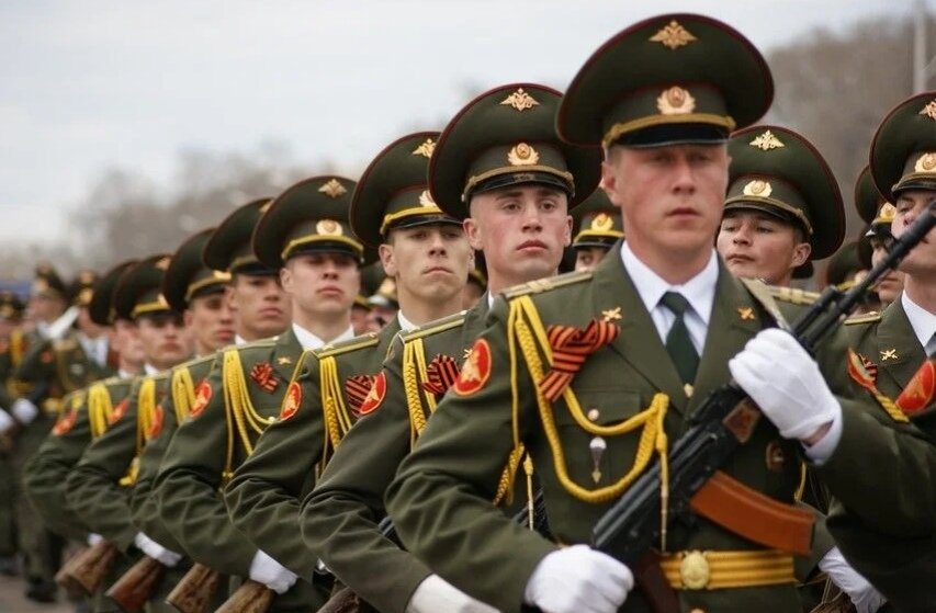 Программа начала работать в 2005 году и сначала не вызывала доверия у военнослужащих. За 15 лет сумма годового накопительного взноса доросла до 288 410,00 руб в год, но этого как многие говорят, не всегда хватает для покупки жилья. 