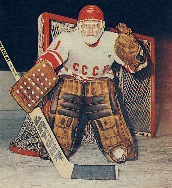 Изображение с Яндекс.Картинки (на фото вратарь сборной СССР Владимир Мышкин).