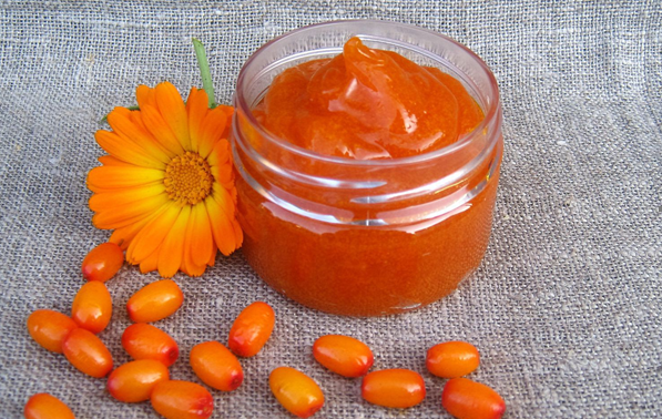 Масло из облепихи. Фото с сайта: 101hairtips.com