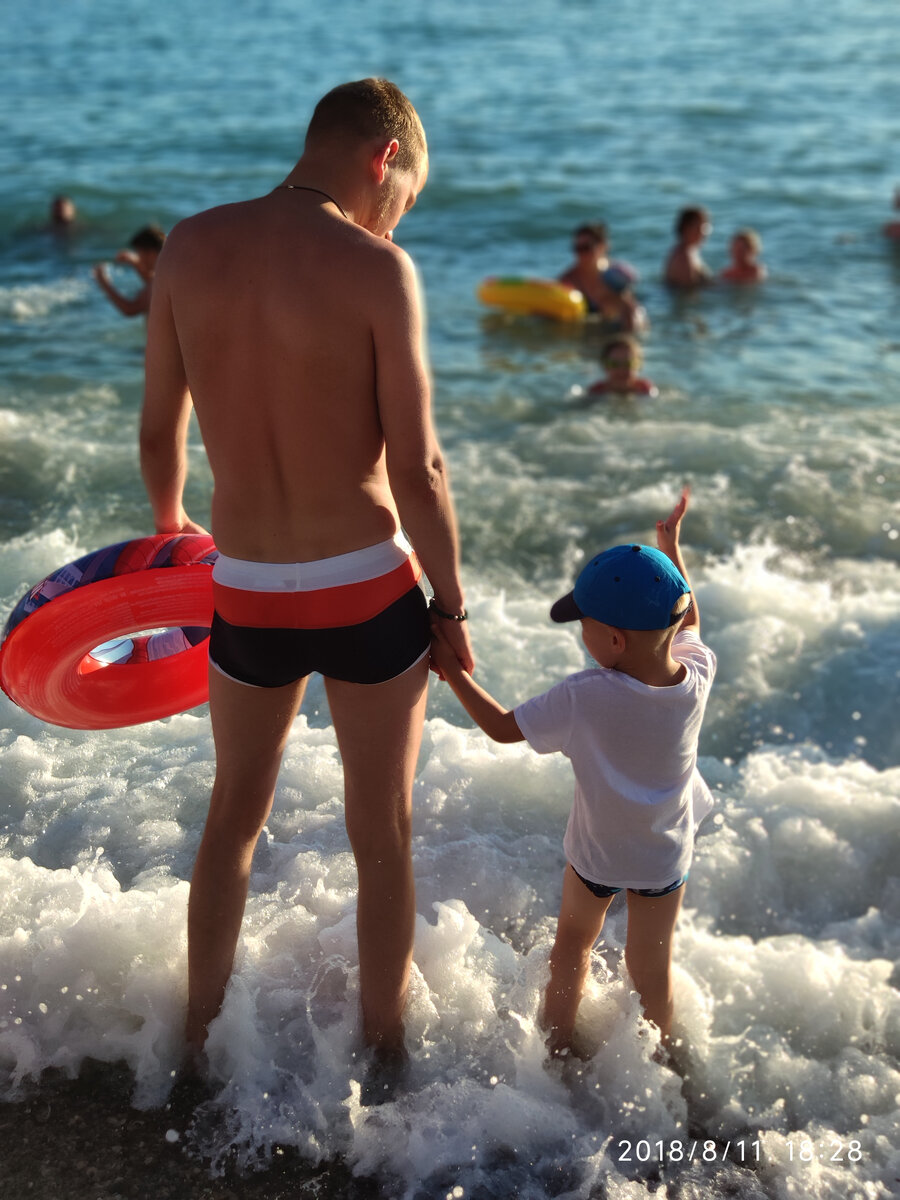 С сыном Мишей на море