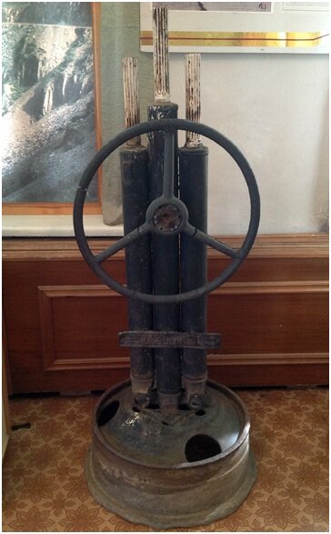 Первый памятник Кольке Снегирёву в Музее Бийска.Взято из открытых источников Интернета.