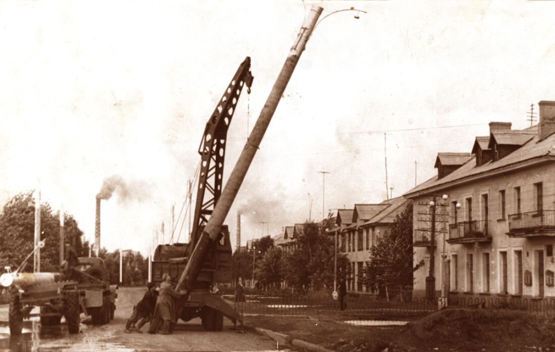 Строительство первой линии по улице Кочетова. Фотография из архива СТУ. 1960 год.