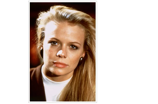 Марси Уокер в образе Идэн Кэпвелл