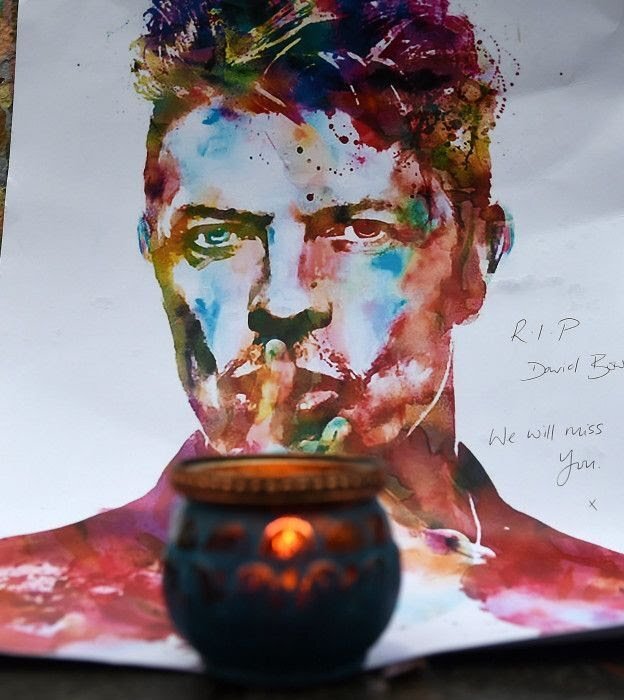 Количество арт-объектов, на которых людей по всему миру вдохновила смерть Боуи, не поддаётся исчислению