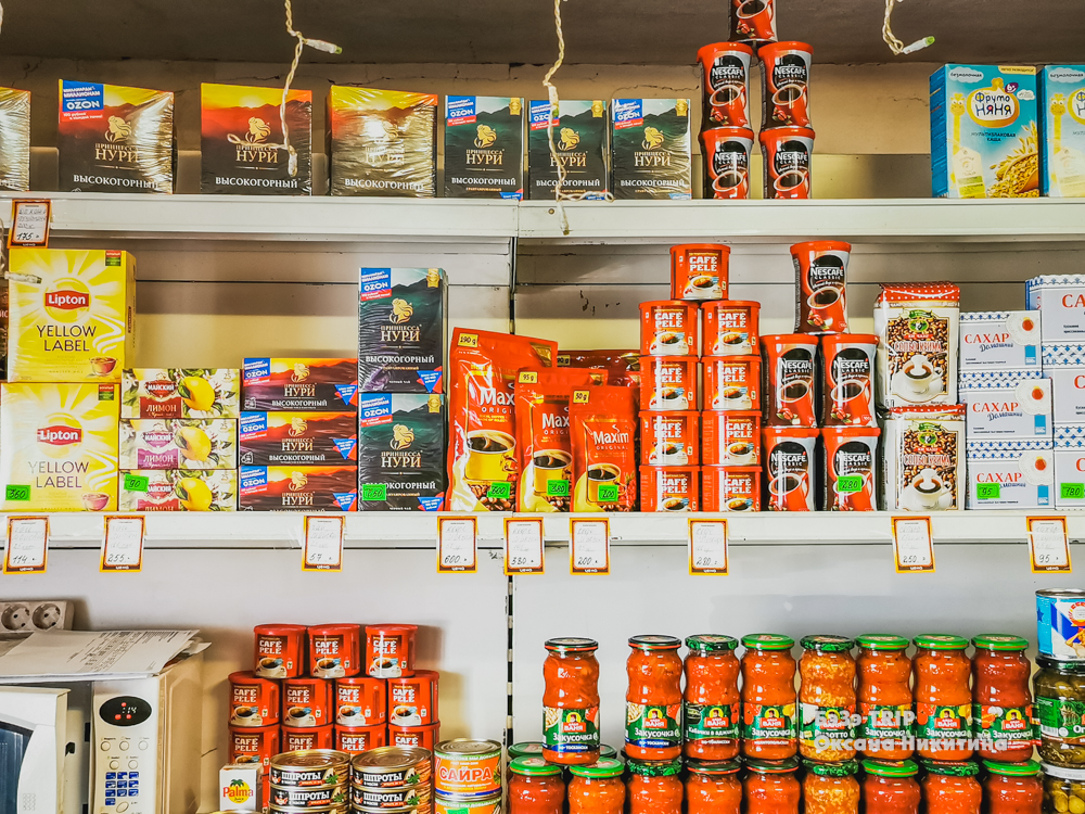 Доставка продуктов из Якутска до Оймякона - 110 тысяч за машину газель. Как выглядит магазин с этими товарами изнутри?7