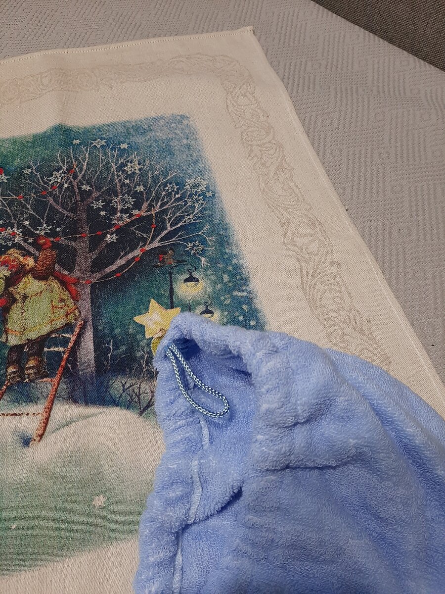 Петелька удобная, хорошо пришита. Личное фото.