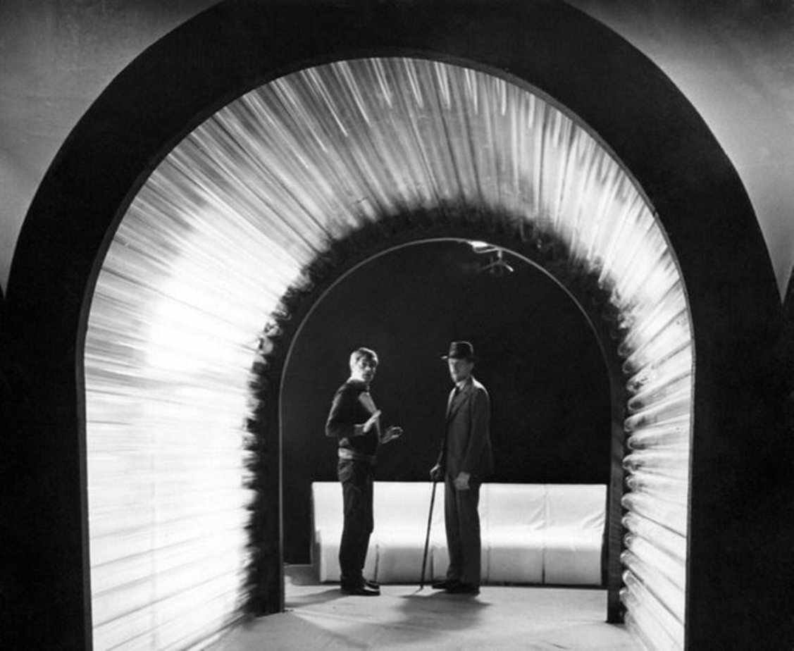 гостья из будущего электрон иванович. гости из будущего снимали. павел арсенов советский кинорежиссёр. фильм гостья из будущего- за кадром. гостья из будущего гостиница космос.