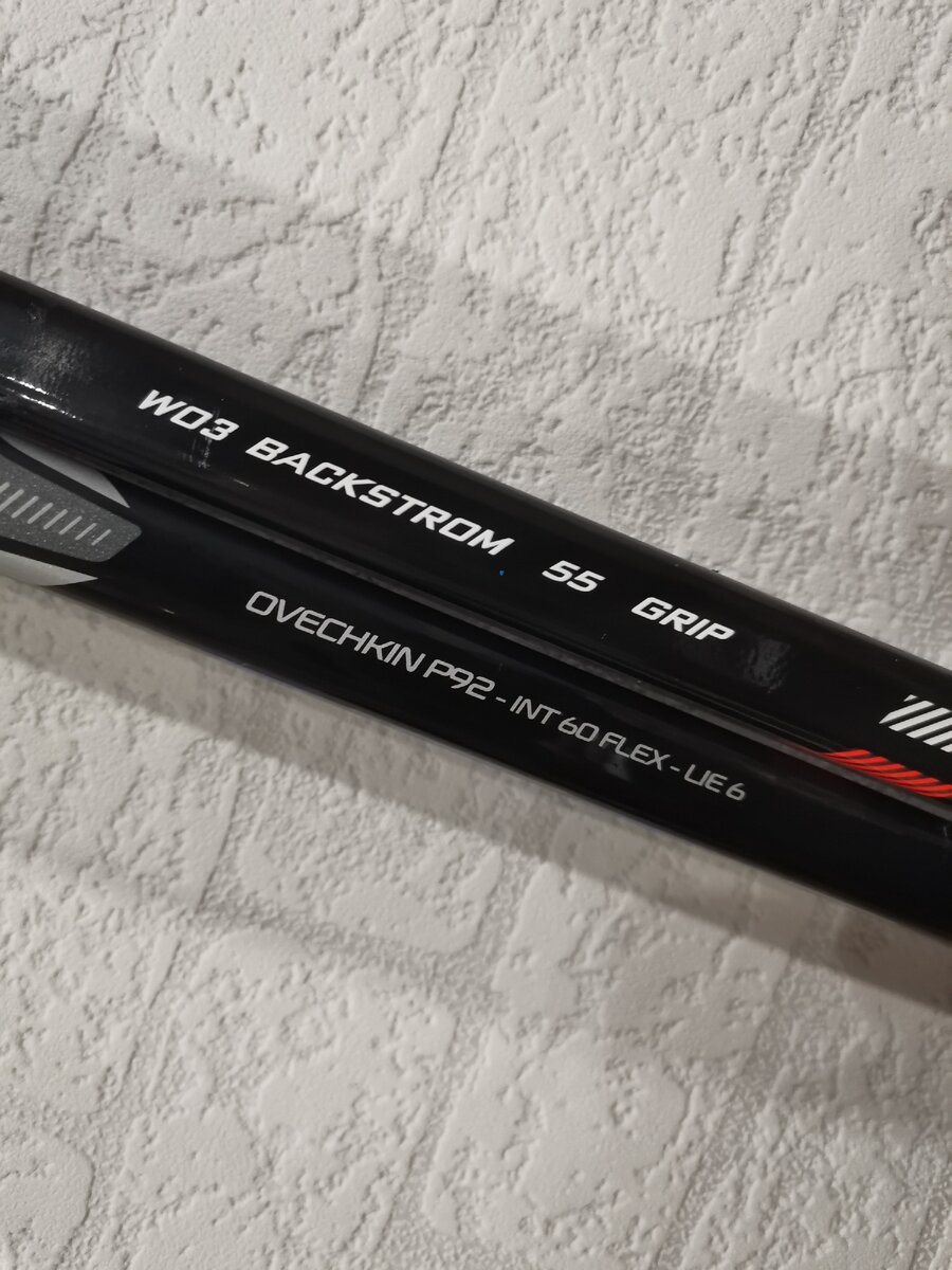 У верхней клюшки flex 55, у нижней 60, обе они размерности INT. 