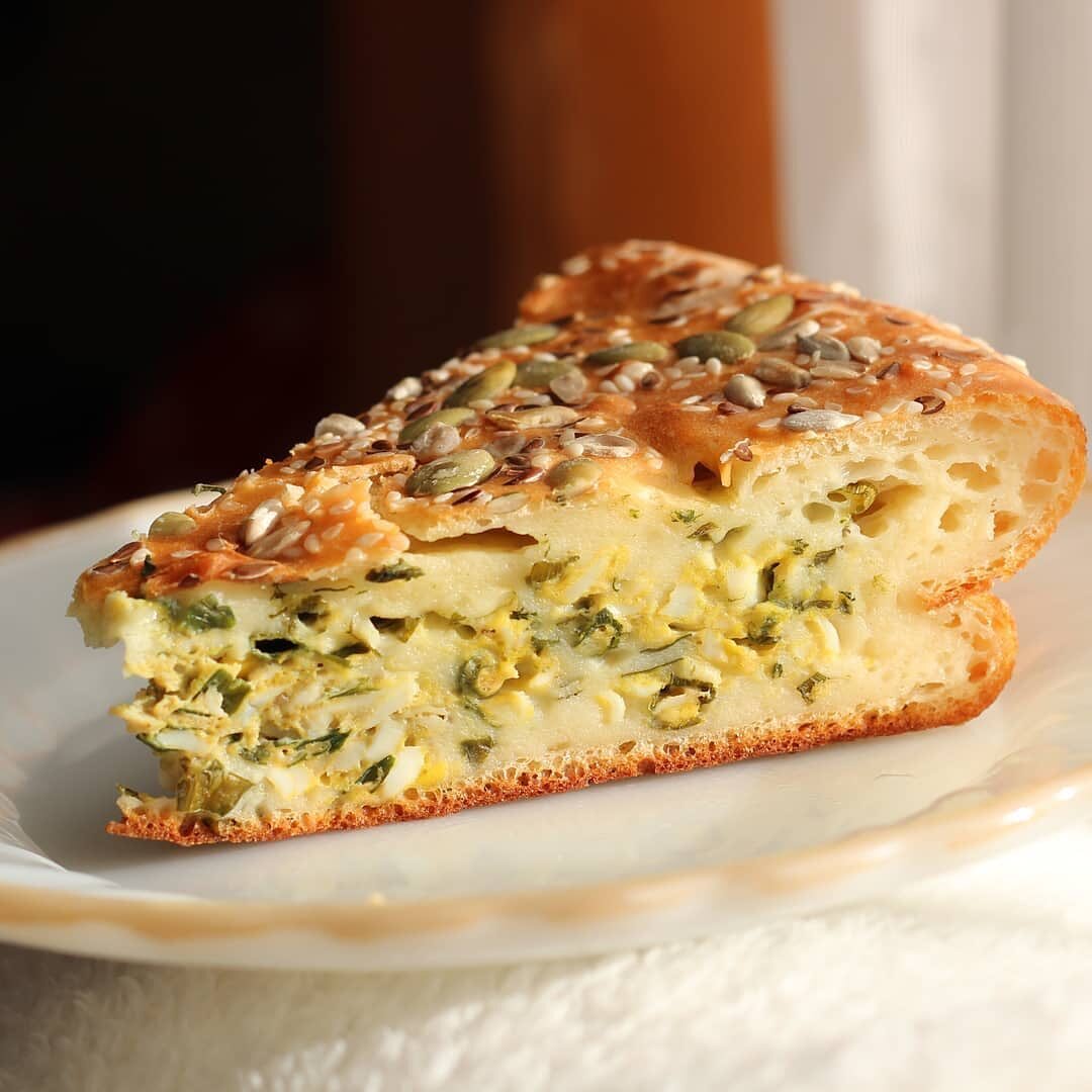 Пирог с луком и яйцом