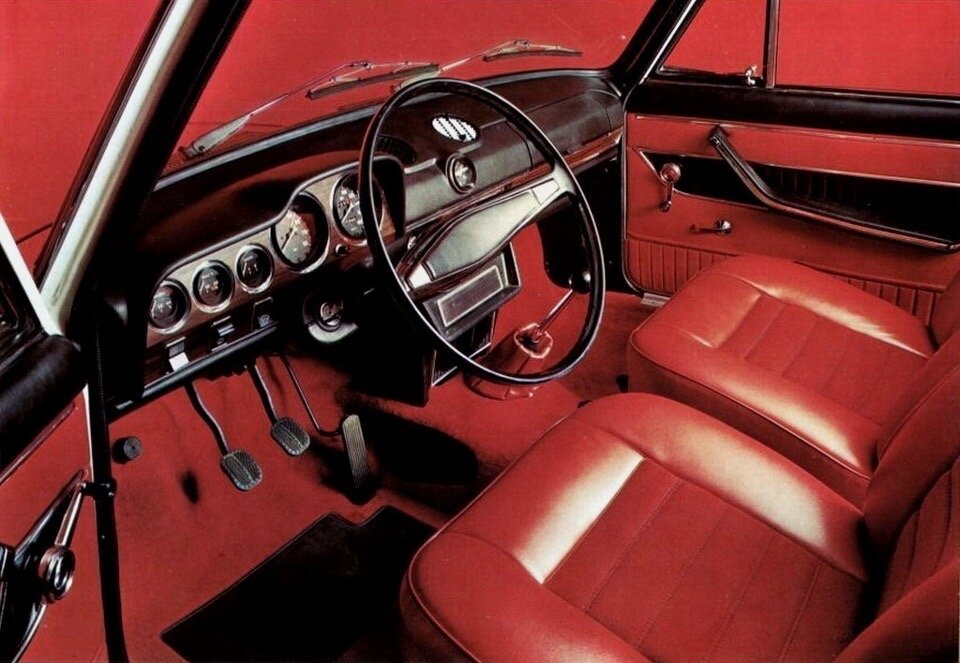 Интерьер ВАЗ 2103.