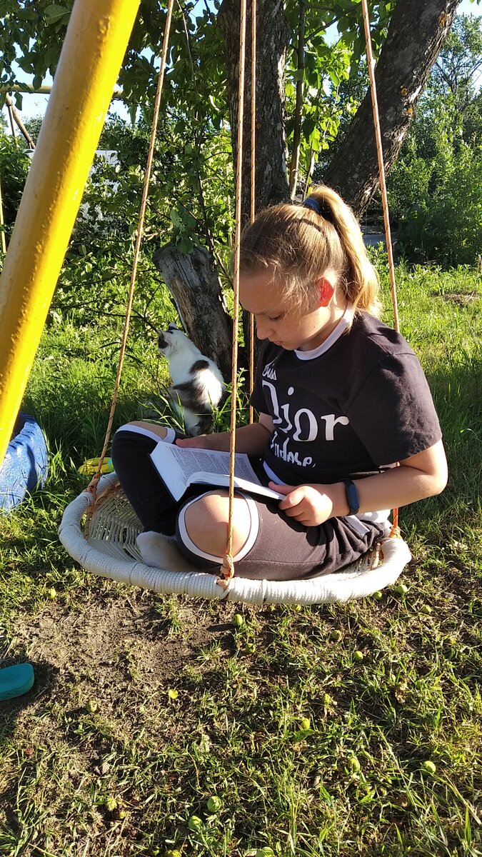 Можно почитать на свежем воздухе