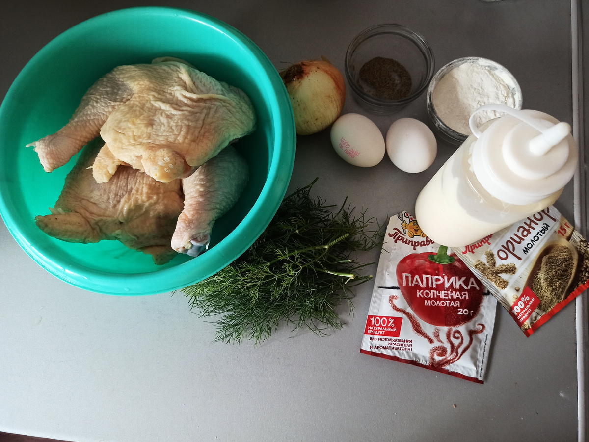 Вкусный ужин за 20 минут. Ваши домочадцы будут в восторге от этого блюда и будут просить ещё.  Ингредиенты: Курица примерно(филе) - 700г Луковица -1 шт  Муки или крахмала - 2 ст.л.