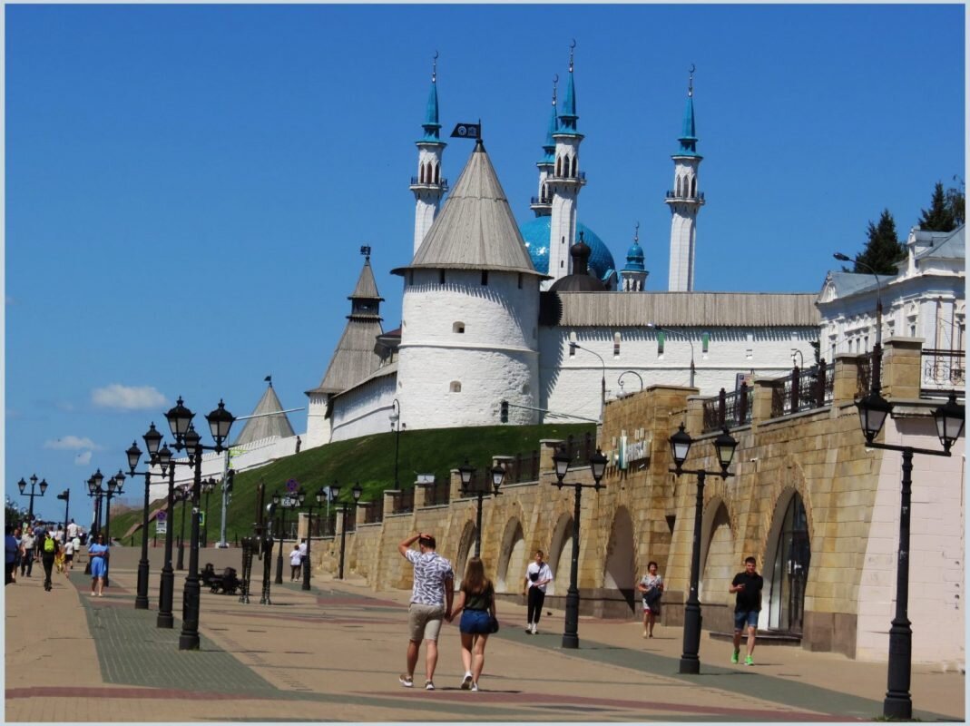 По улице Н. Баумана к Казанскому кремлю ФОТО: А.Лунькин