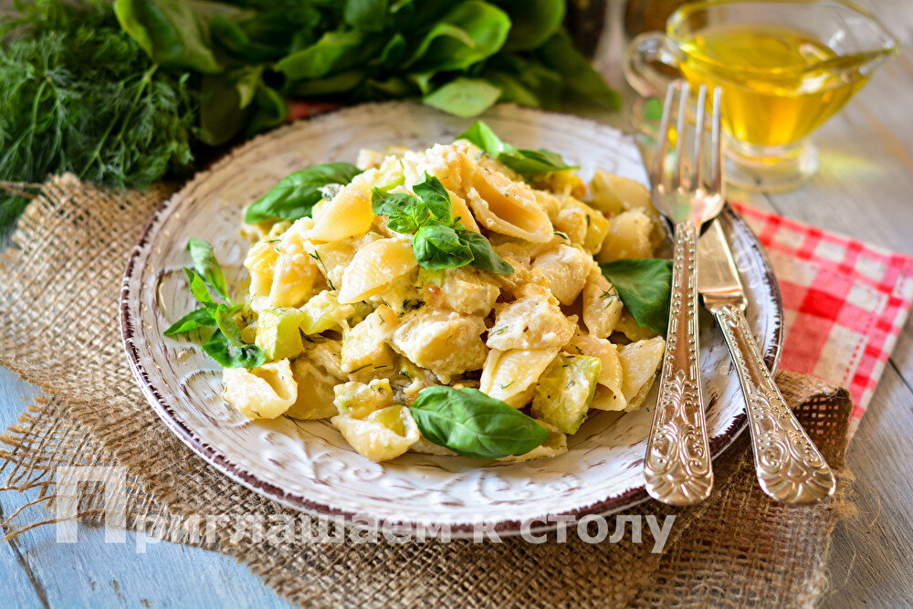 Макароны с кабачками и помидорами