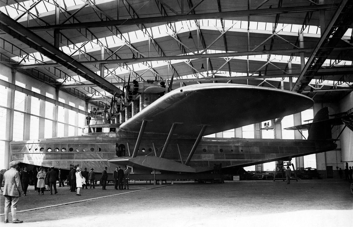 Do x. Летающая лодка Dornier do x. Гидросамолет Dornier 1929. Dornier do x фото. Пассажирский гидросамолет Дорнье do 18.