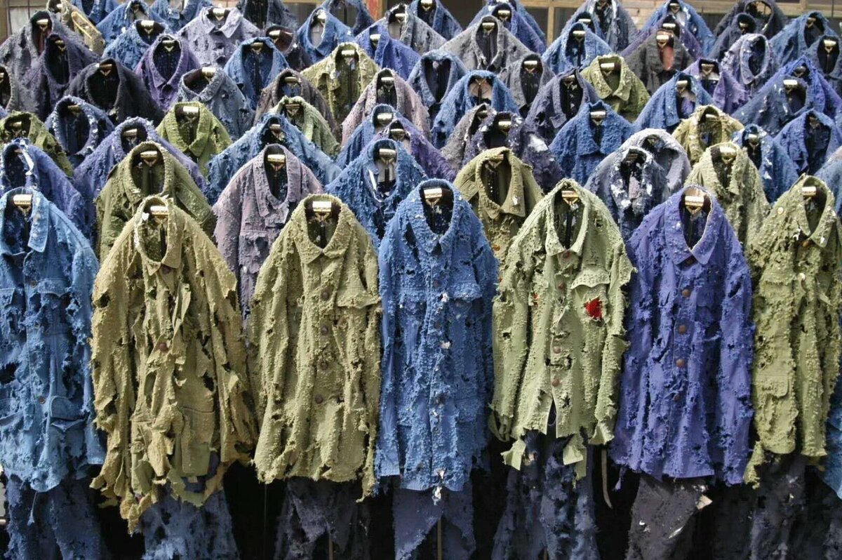 Сунь Фужун  Десятилетие. Из серии «Искусывание». 2003–2005. garagemca.org