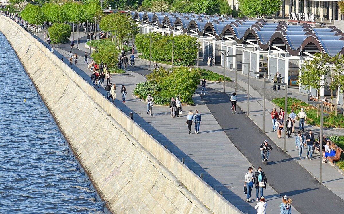 Где можно погулять в москве весной. Крымская набережная Музеон. Парк Музеон в Москве. Парк Горького Крымская набережная. Парк Горького Музеон.