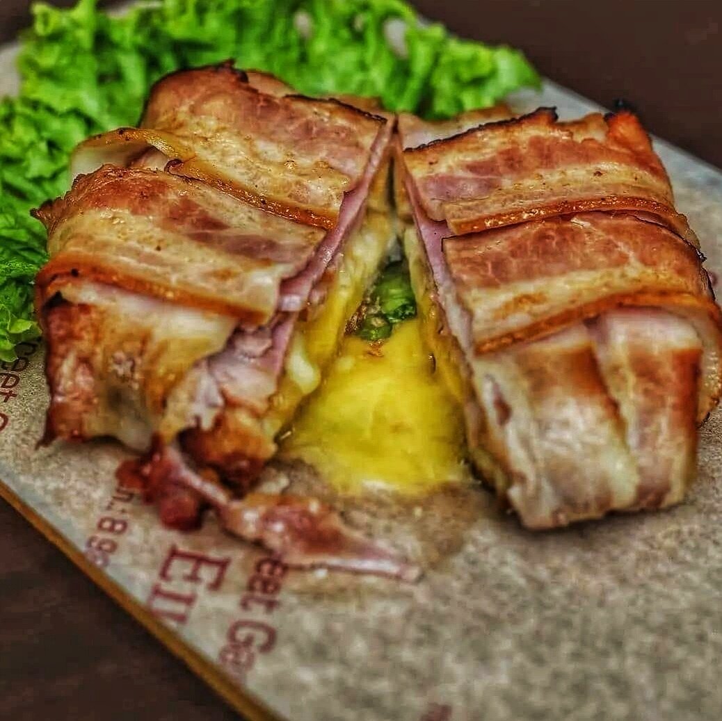 "Кирпич в беконе" был отменный!