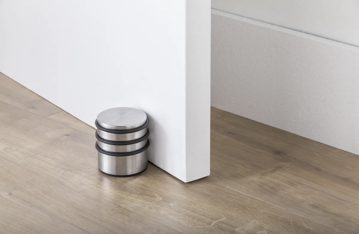 Источник: https://leroymerlin.ru/product/stopor-dvernoy-standers-vysokiy-12891525/