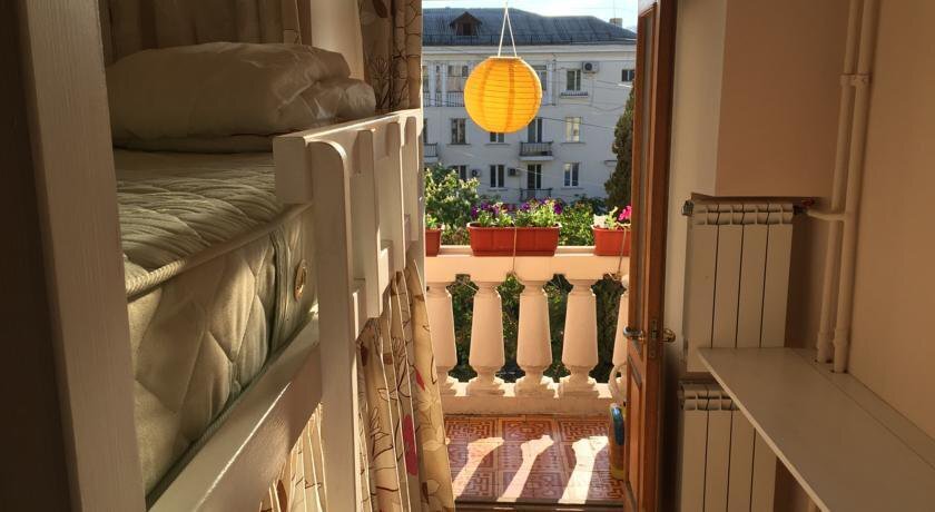 Моя кровать в хостеле в Севастополе за 600 рублей.