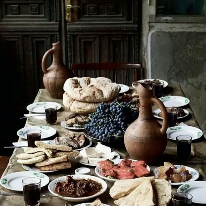 Прикрепилось вот так. Изобилие и вкуснота. Грузинская кузня для меня — синоним слова «вкусно»