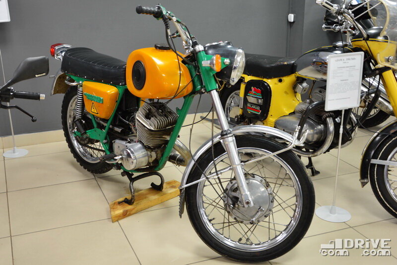 Двигатель – 340 куб.см, мощностью 32 л.с.