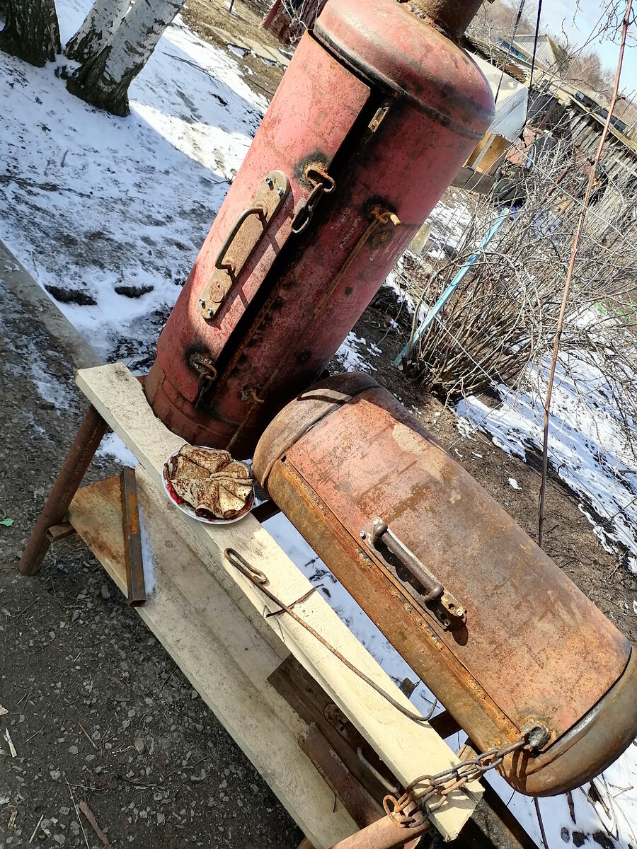 История создания мангала с камерой горячего копчения.