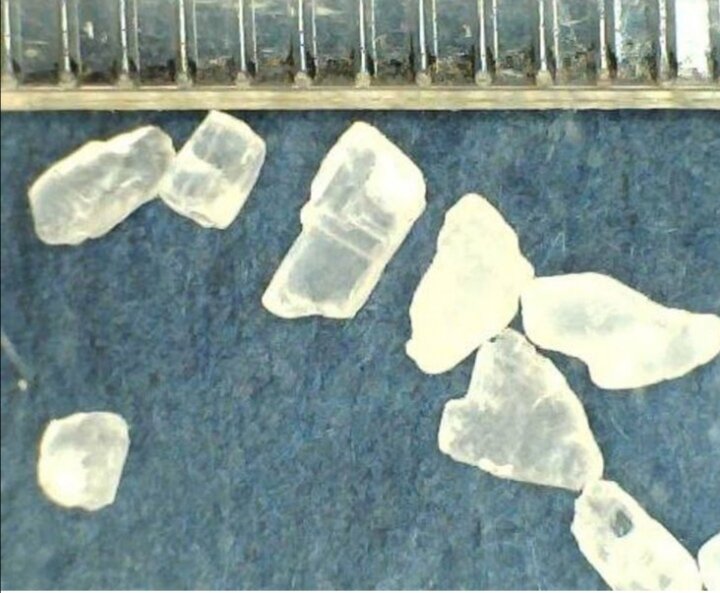 Литий фтор 2. Кристаллы соли под микроскопом. Морская соль под микроскопом. Поваренная соль под микроскопом. Кристаллы солей кальция фото.