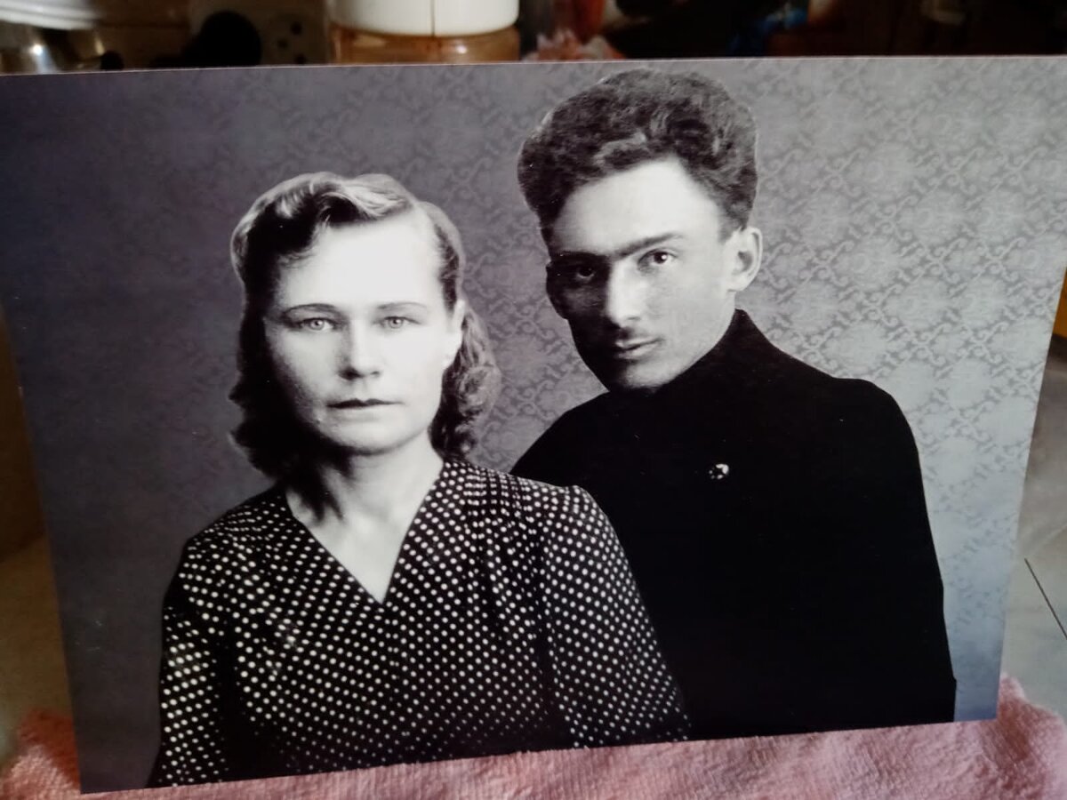 Портрет Бороденко Антонины и Григорич