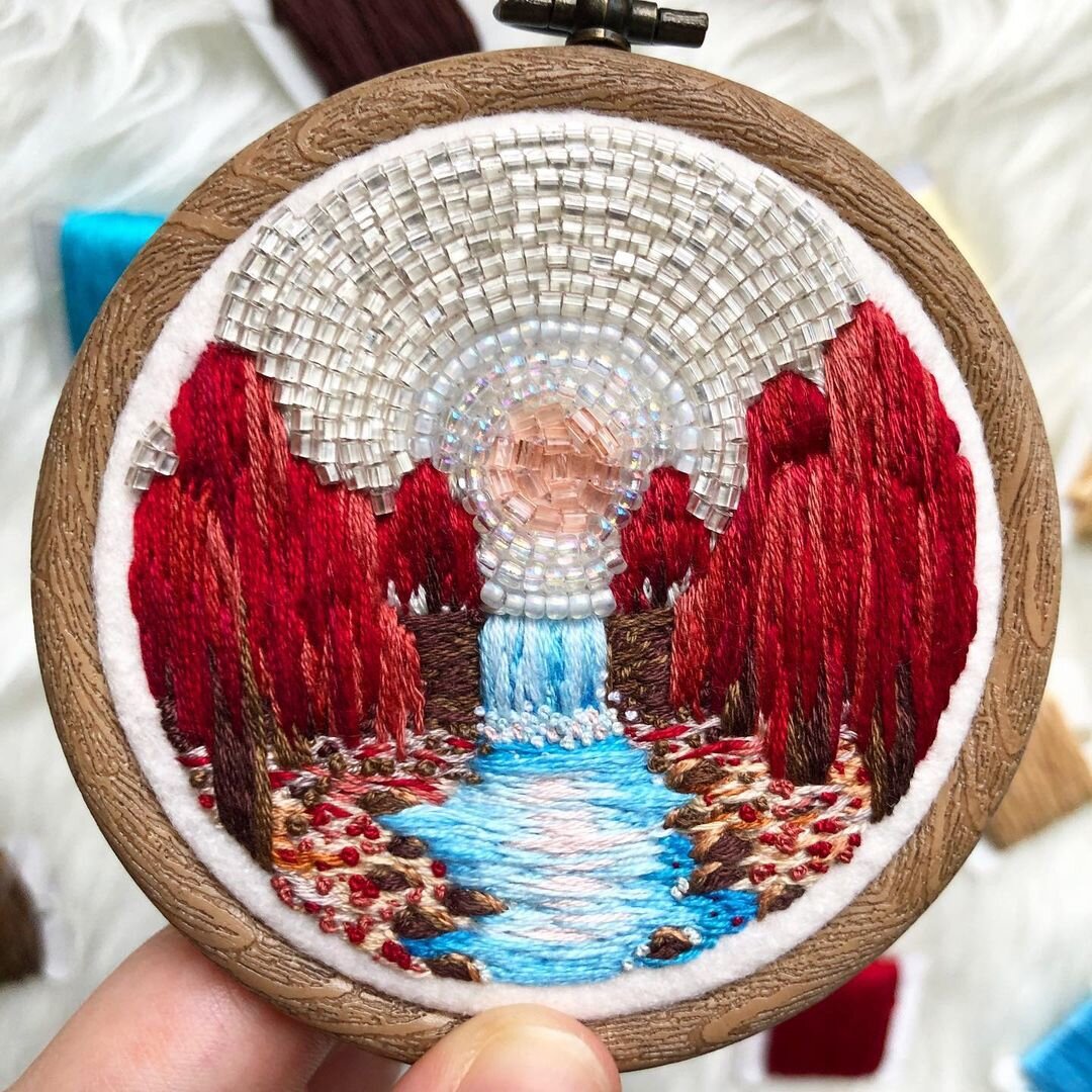 Красная осень. Вышивка Ксении Зименко