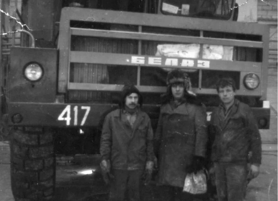 Фото автора с Яндекса. Экипаж БелАЗ–417.