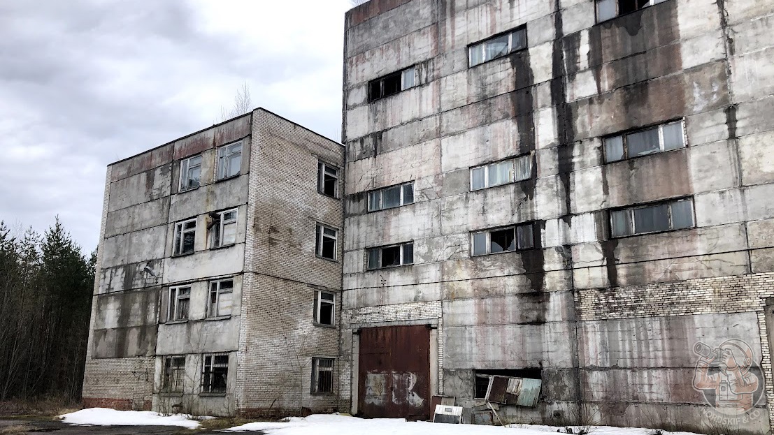 Заброшенный полигон высоковольтных испытаний: загадочные находки в лесу оставшиеся со времен Советского Союза1