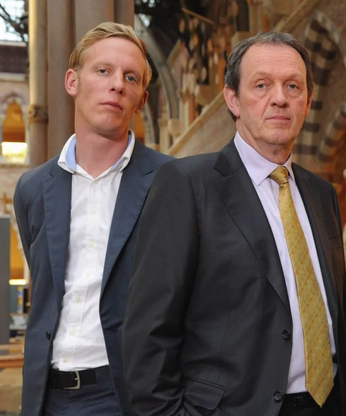 Лоуренс Фокс в роли сержанта Хэтуэй и Кевин Уотли в роли инспектора Льюиса. Источник картинки: www.pinterest.ru