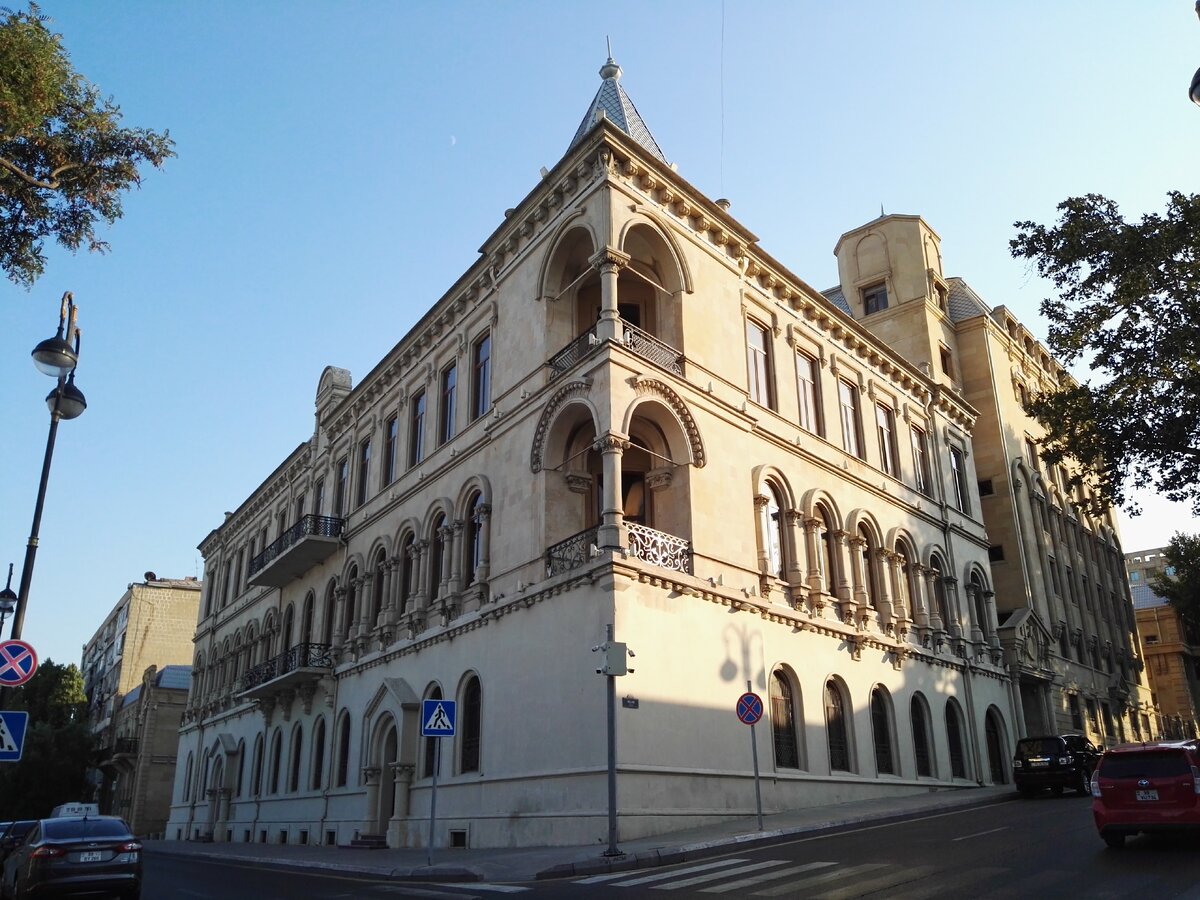 На старых фото видна контора знаменитых Ротшильдов в Баку.-5