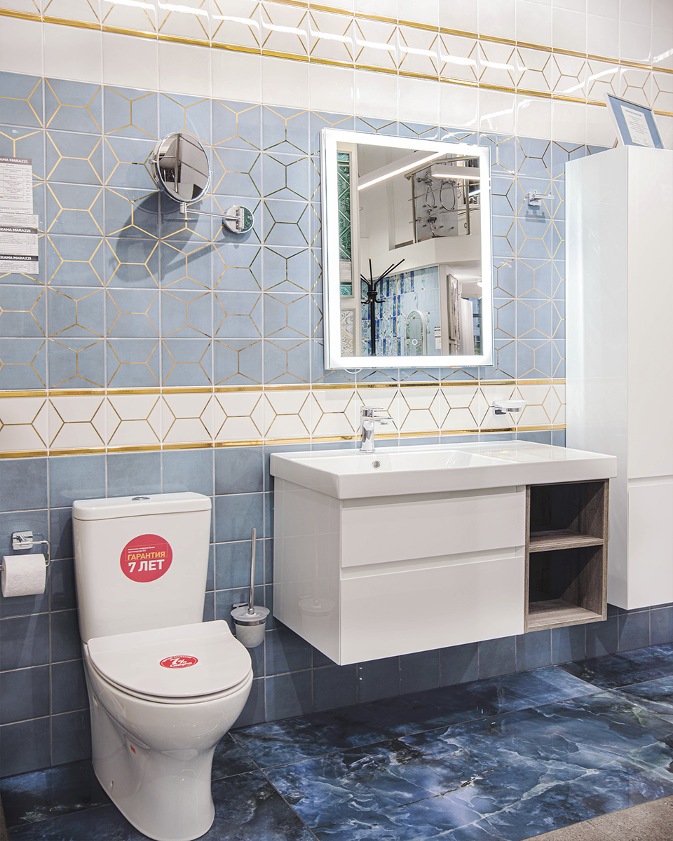 Оформление KERAMA MARAZZI. Стены украшает керамическая плитка "Витраж", на полу керамогранит "Ониче"