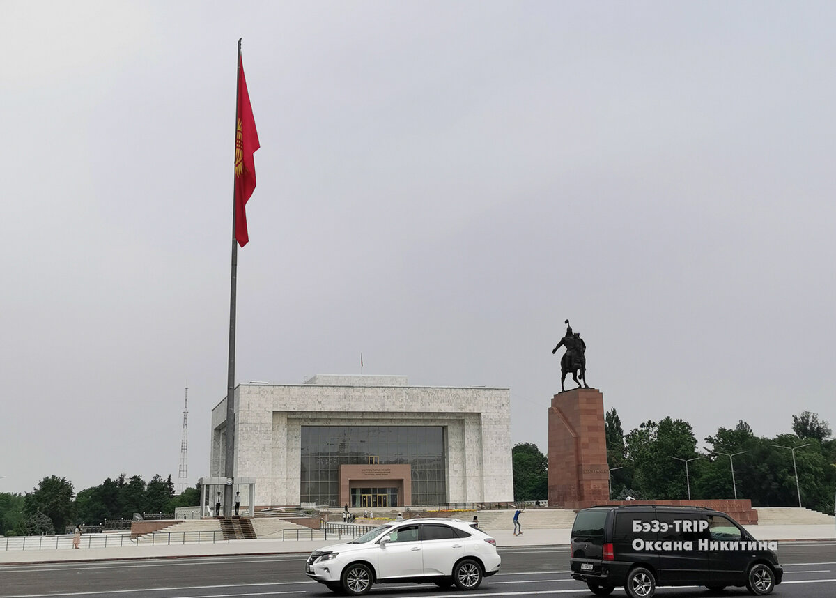 Как выглядит Бишкек сегодня, говорят ли по-русски, что осталось от СССР? Прошлась по улицам города