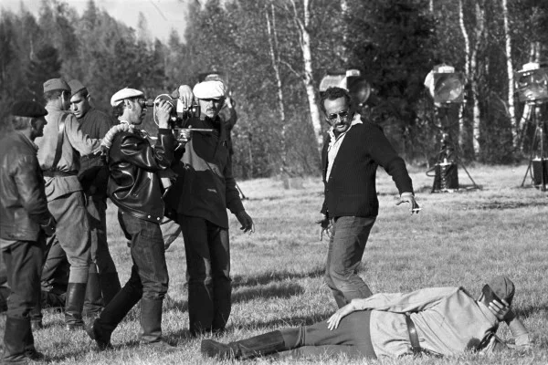 Рабочий момент съёмок фильма. 1975 г. В центре В. Жалакявичус.