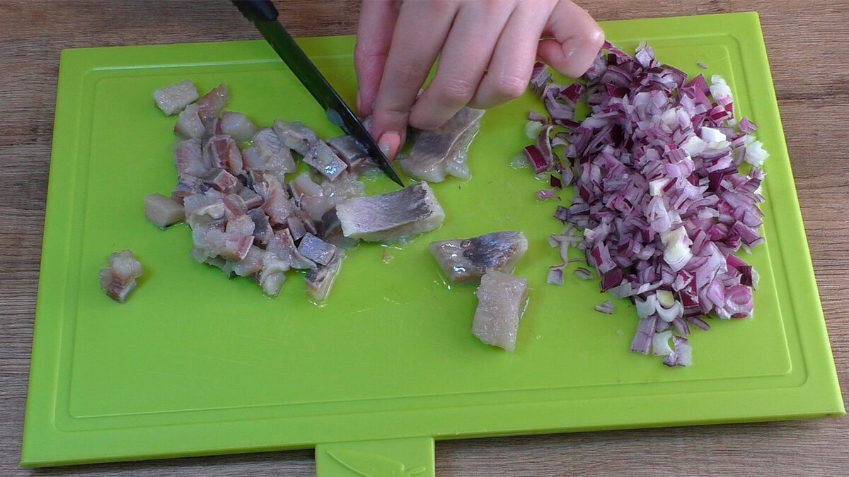 Как я готовлю "Селёдку под шубой": слои выкладываю только в таком порядке, классический рецепт (этот салат всегда самый вкусный на столе)