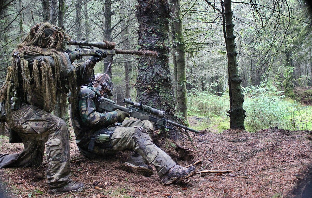 Пример "пафосного" и "не очень пафосного" снайперов.