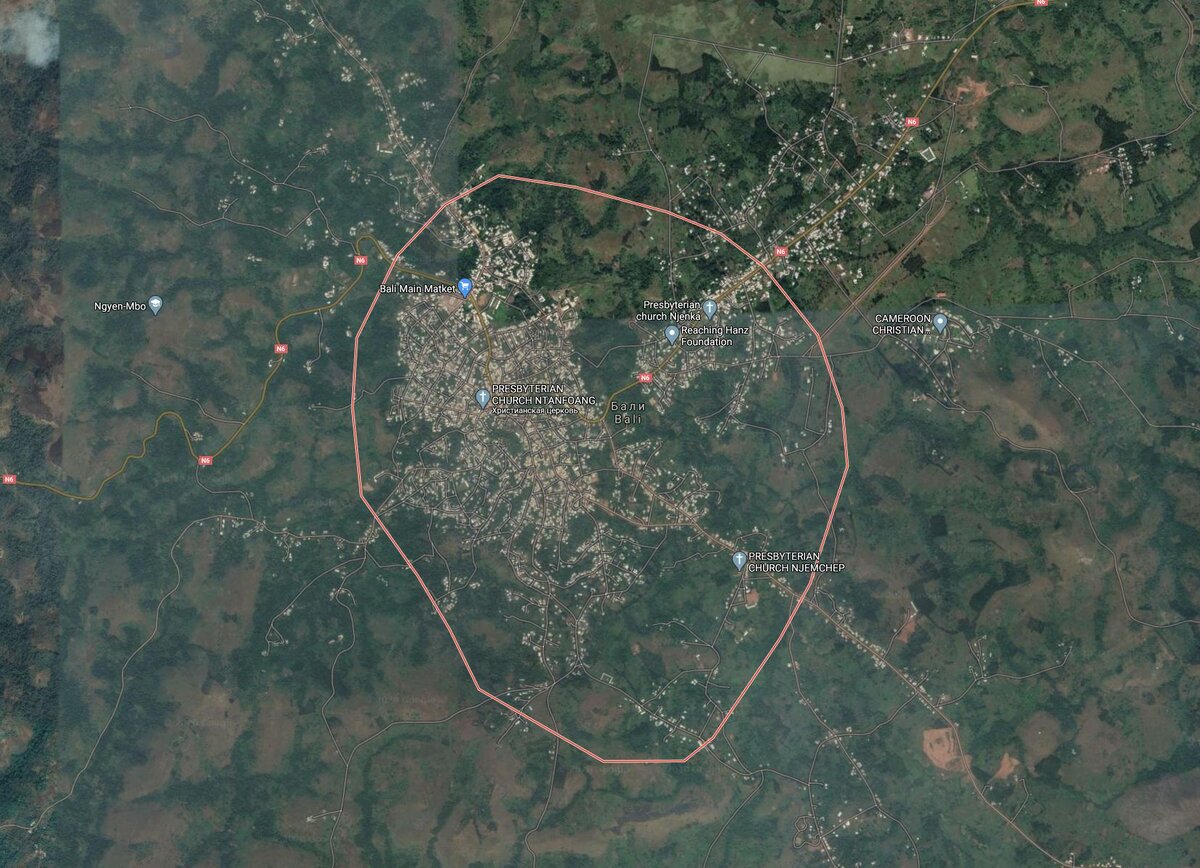 Границы города Бали очерчены красным, листайте вправо, чтобы увидеть фото.