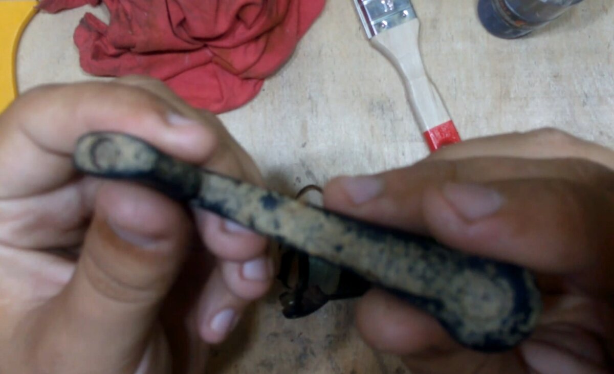 Такая грязь по всей катушке - предположительно жир+пыль