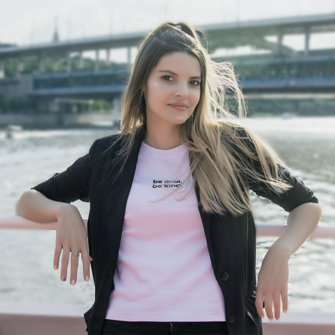 Как провожают пароходы, совсем не так, как поезда...