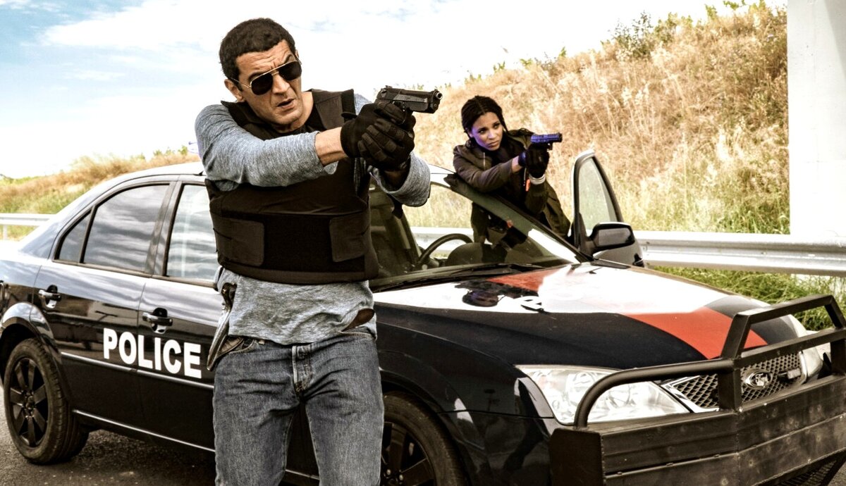 Крутые копчики... Или, если быть точным - ажанчики, ведь мы с вами во Франции, как-никак. 