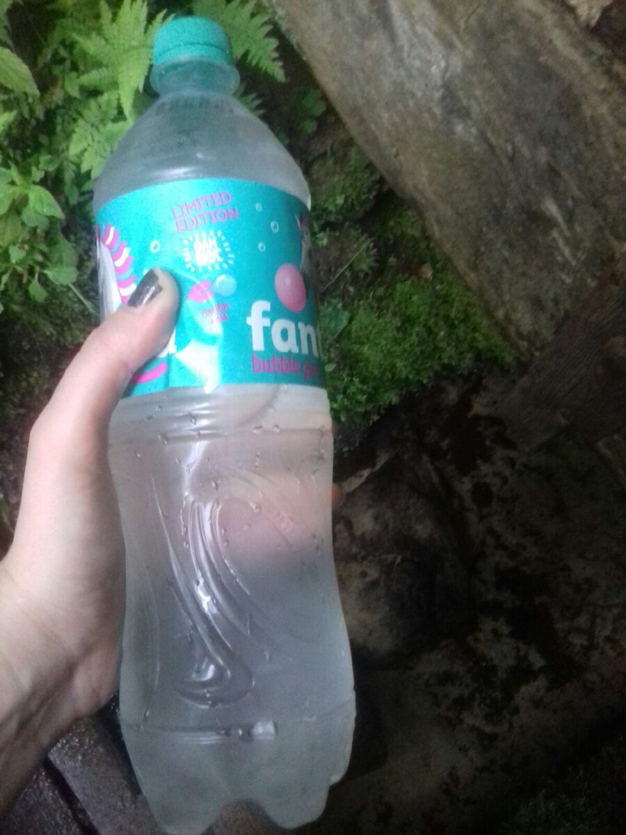 Даже бутылка запотела