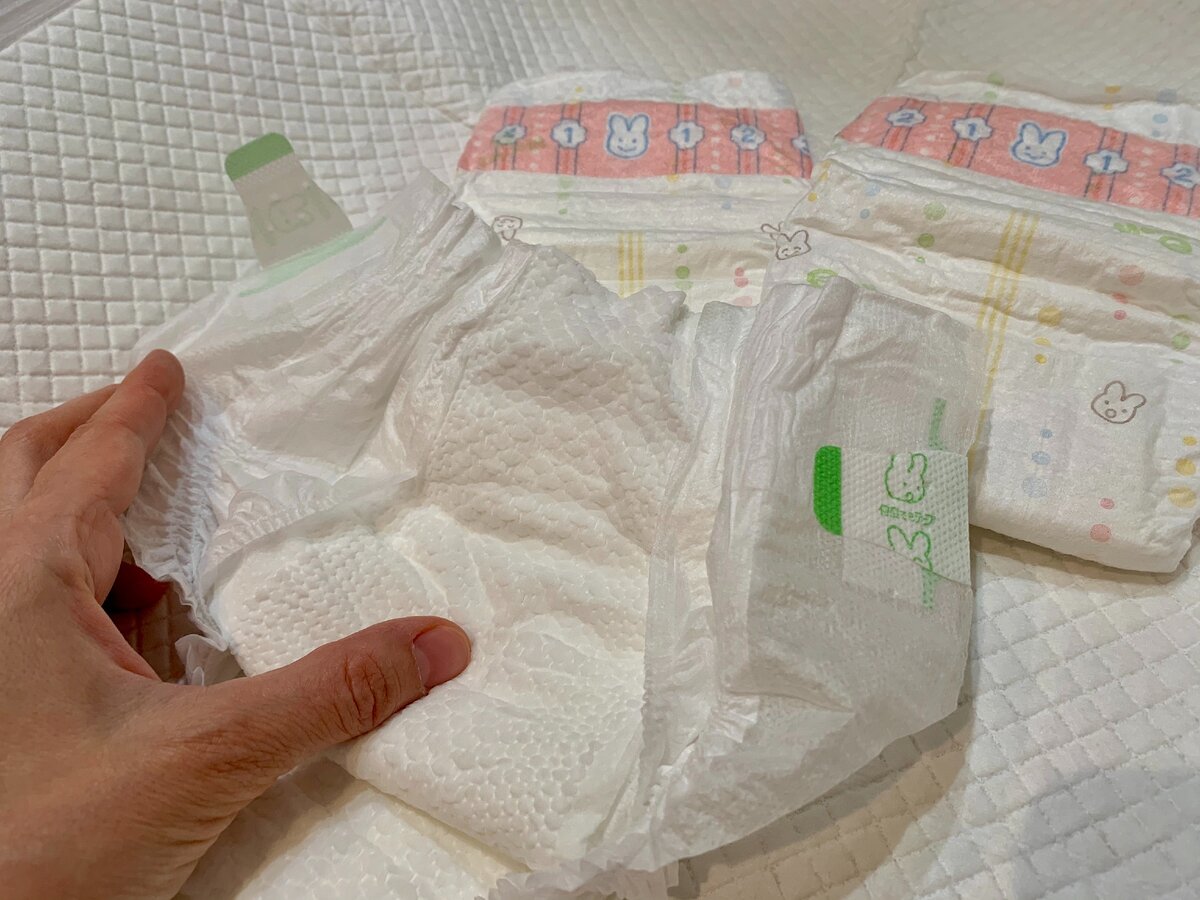 Подгузники Mеrries. Прекрасно впитывают, материал легкий, нежный, конструкция непротекаемая