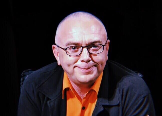 Пока Элла Памфилова, как председатель ЦИК РФ, заявляла о невозможности двойного голосования, Павел Лобков, ведущий телеканала «Дождь», не постеснялся и проголосовал. И тут, и там! Прям дважды! Сначала на избирательном участке в центре Москвы, а потом на доступном сайте (обойдемся без ссылок). Но недолго длилась его радость, шумиха сейчас вокруг этого человека стоит знатная.