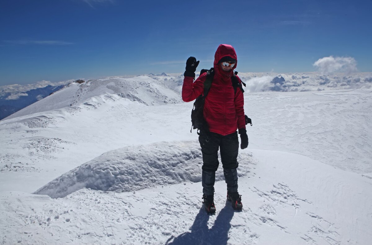 Дзебисов эльбрус. Как подготовиться к восхождению. Как подготовиться к восхождению. Альпиндустрия сотрудники. Акклиматизация спортсменов в горах.