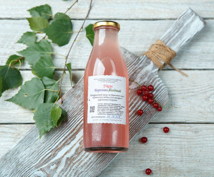 Состав: березовый сок, красная смородина, рябина черноплодная, изюм малаяр, мед, содержание кислоты 5%.